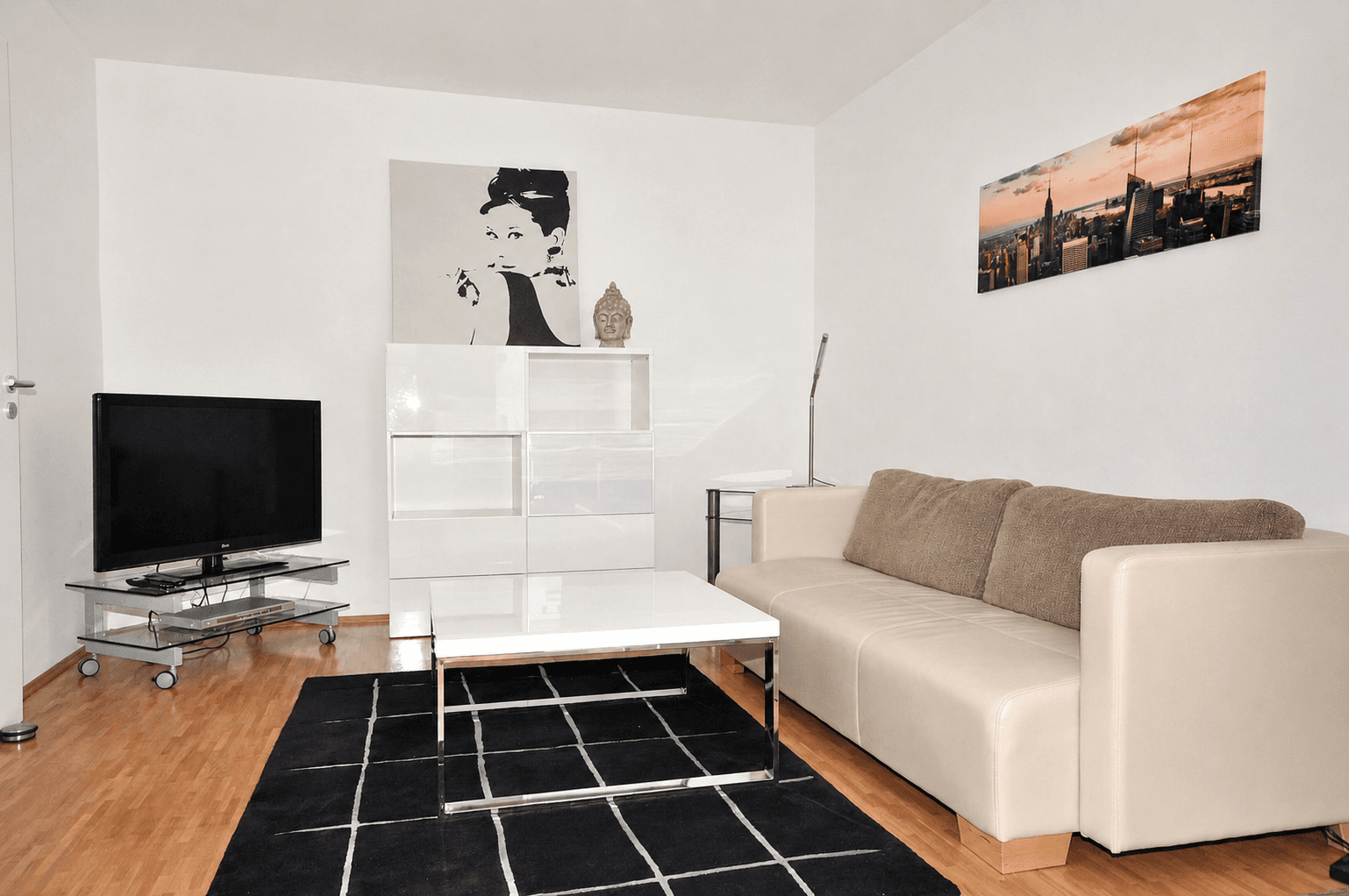 Pronájem bytu 2+1 54 m², Max-Friedlaender-Bogen 5, München, Bavorsko Pronájem bytu 2+1 54 m², Max-Friedlaender-Bogen 5, München, Bavorsko