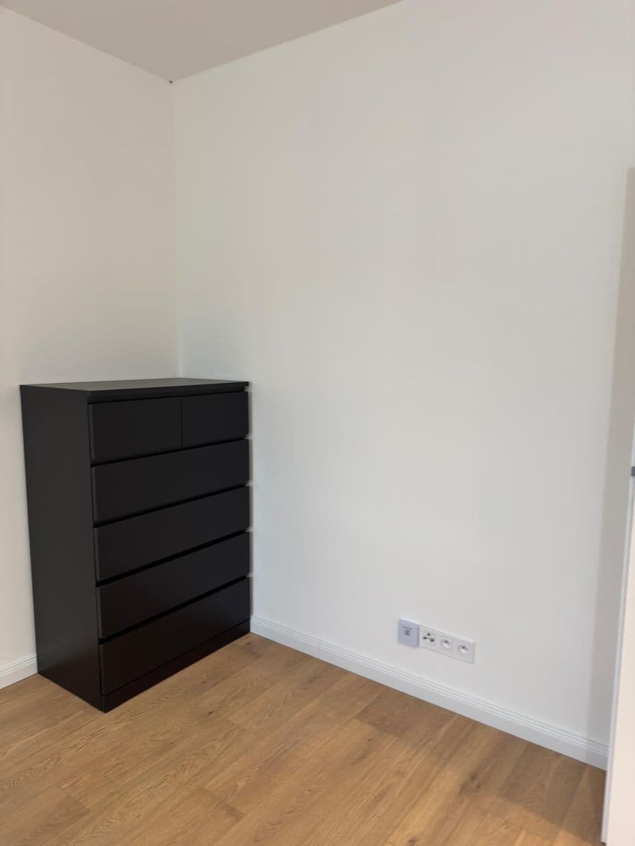 Pronájem bytu 2+kk 42 m², Varšavská, Praha, Praha Pronájem bytu 2+kk 42 m², Varšavská, Praha, Praha