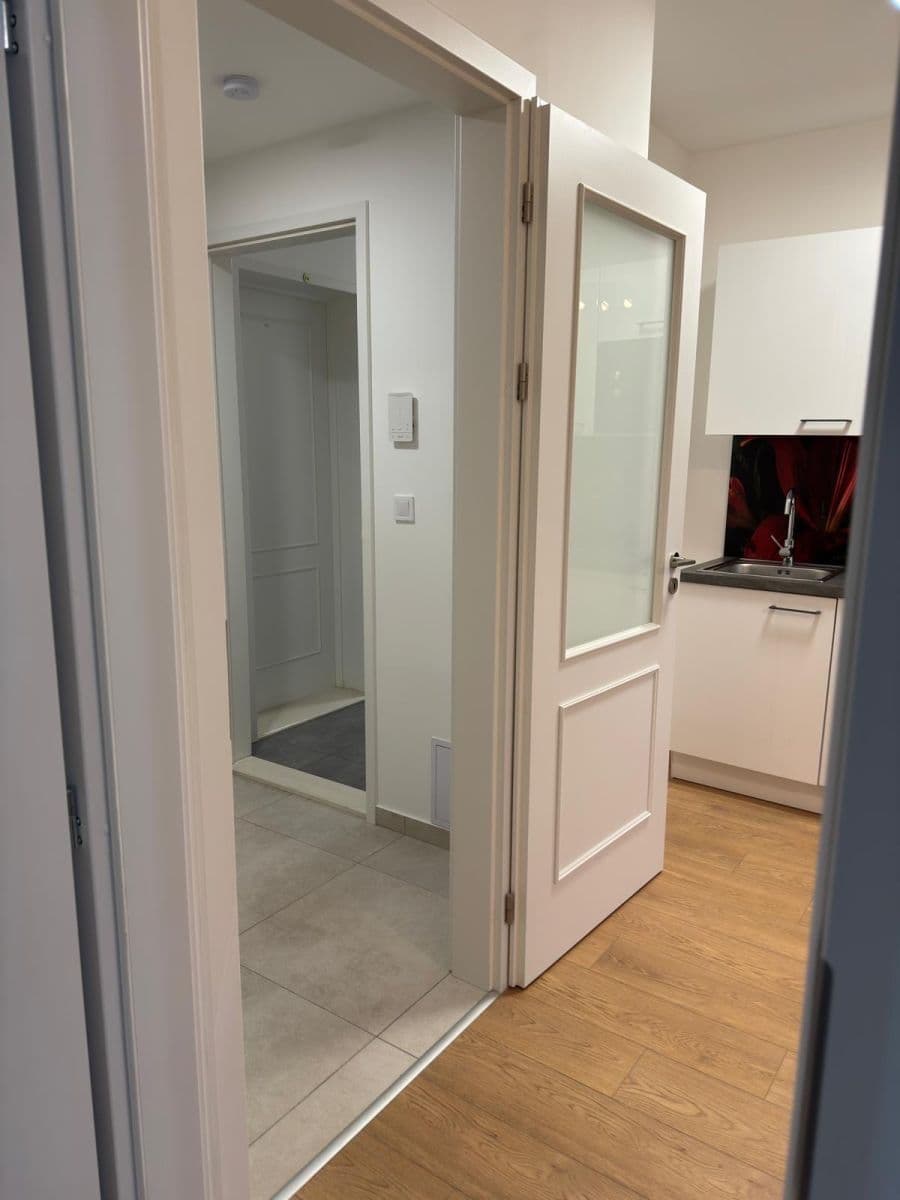 Pronájem bytu 2+kk 42 m², Varšavská, Praha, Praha Pronájem bytu 2+kk 42 m², Varšavská, Praha, Praha
