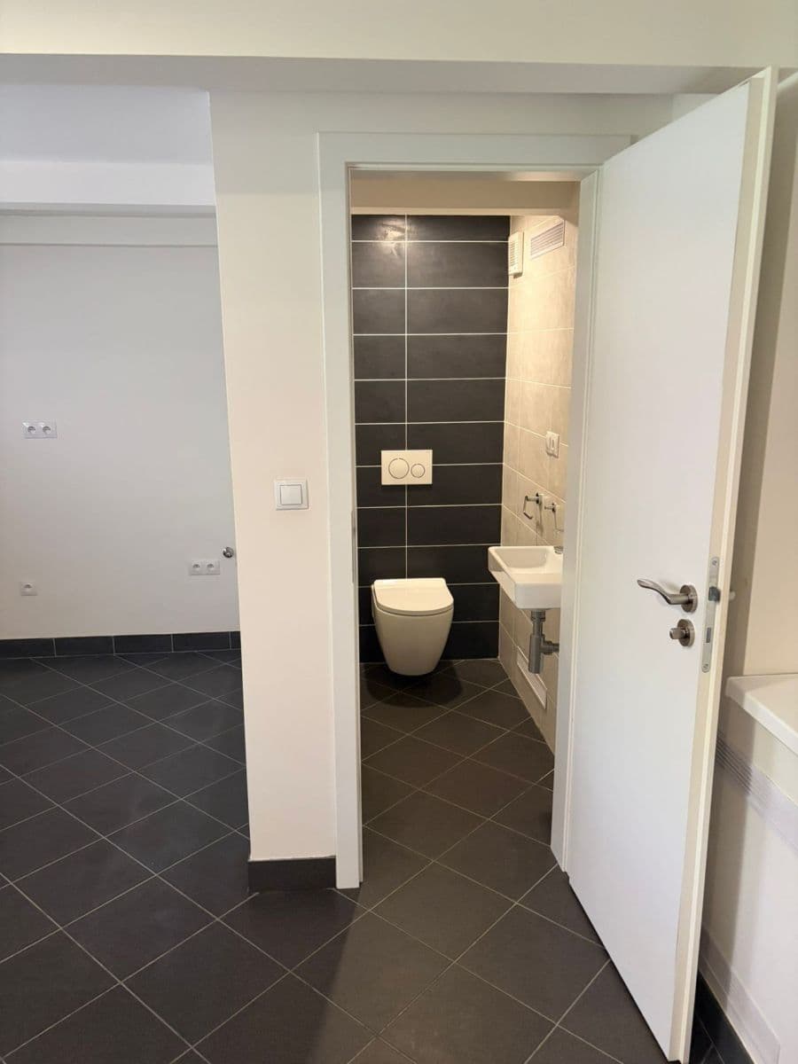 Pronájem nebytového prostoru 17 m², U Mlýna, Praha, Praha Pronájem nebytového prostoru 17 m², U Mlýna, Praha, Praha
