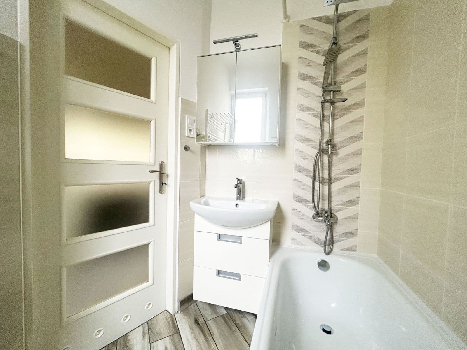 Pronájem bytu 2+kk 45 m², Stroupežnického, Praha, Praha Pronájem bytu 2+kk 45 m², Stroupežnického, Praha, Praha