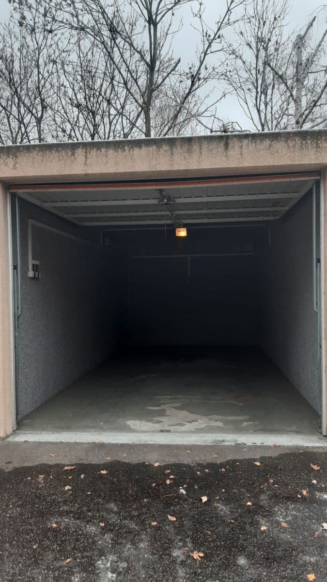 Pronájem garáže 18 m², U Střešovických hřišť, Praha, Praha Pronájem garáže 18 m², U Střešovických hřišť, Praha, Praha
