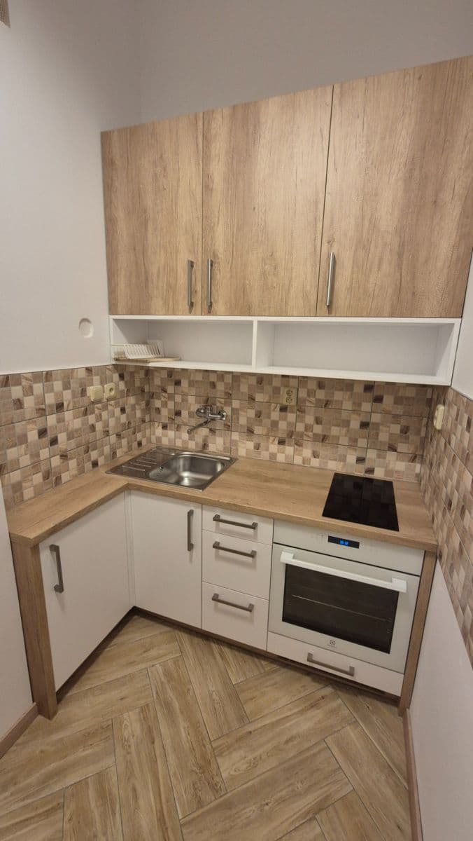 Pronájem bytu 3+1 82 m², Sládkovičova, Bratislava - mestská časť Staré Mesto, Bratislavský kraj Pronájem bytu 3+1 82 m², Sládkovičova, Bratislava - mestská časť Staré Mesto, Bratislavský kraj