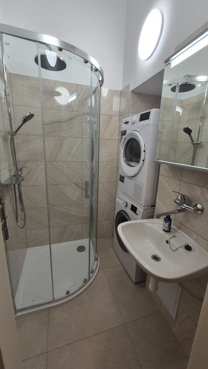 Pronájem bytu 3+1 82 m², Sládkovičova, Bratislava - mestská časť Staré Mesto, Bratislavský kraj Pronájem bytu 3+1 82 m², Sládkovičova, Bratislava - mestská časť Staré Mesto, Bratislavský kraj