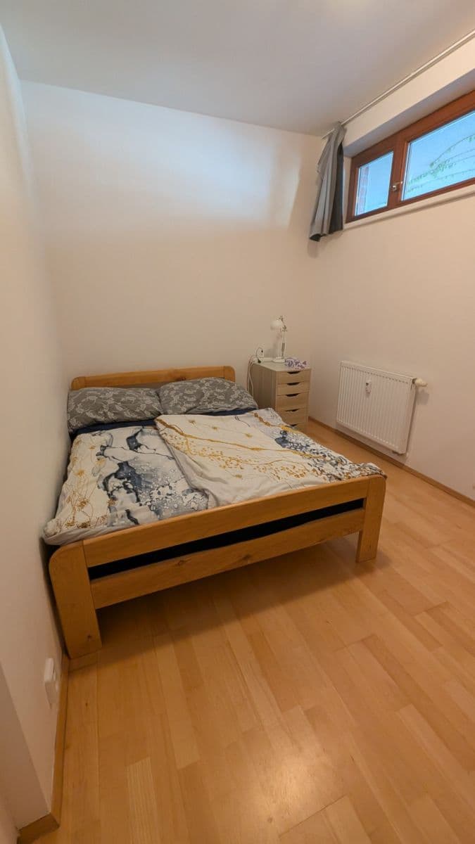 Pronájem bytu 2+kk 43 m², Pod Kavalírkou, Praha, Praha Pronájem bytu 2+kk 43 m², Pod Kavalírkou, Praha, Praha