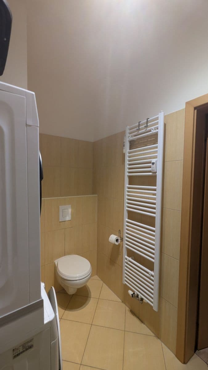 Pronájem bytu 2+kk 43 m², Pod Kavalírkou, Praha, Praha Pronájem bytu 2+kk 43 m², Pod Kavalírkou, Praha, Praha