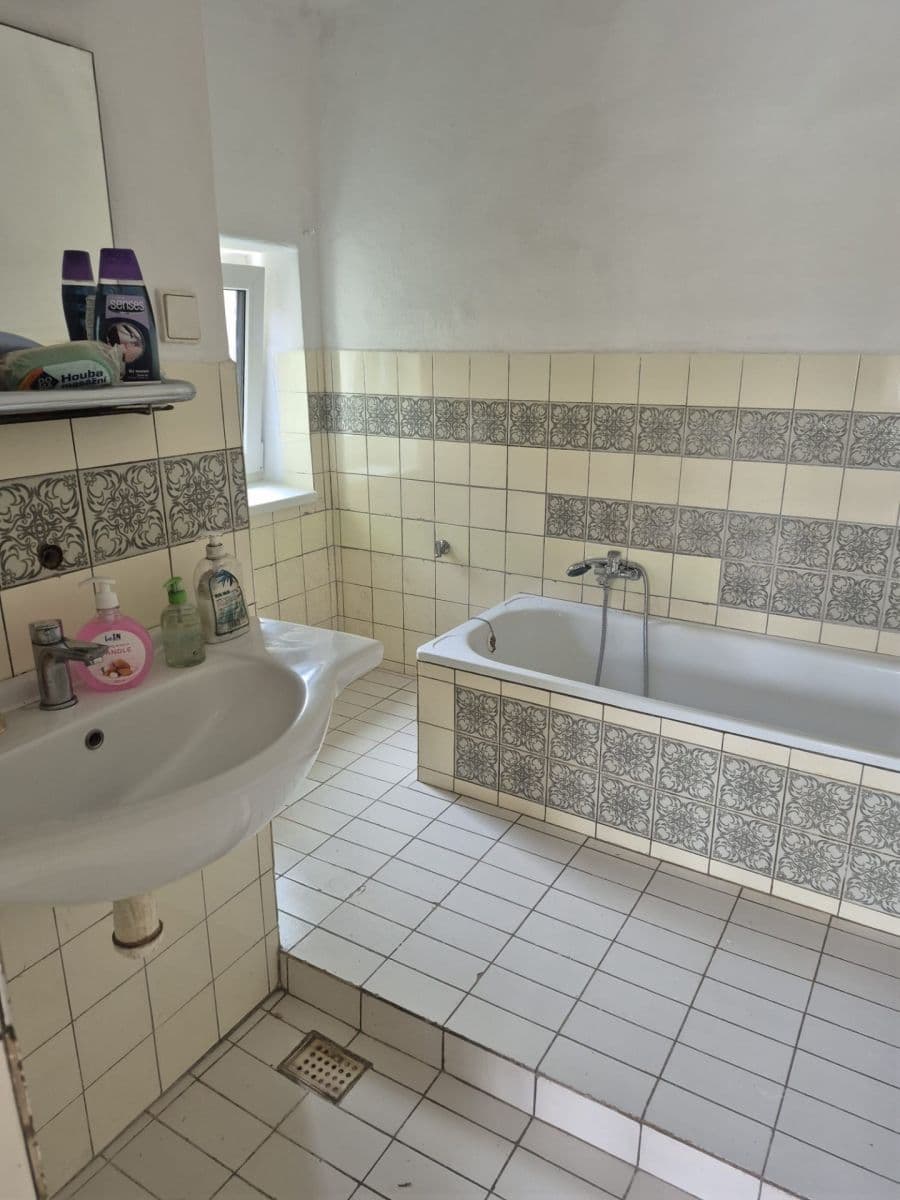 Pronájem domu 150 m², pozemek 1.000 m², Internátní, Třemošnice, Pardubický kraj Pronájem domu 150 m², pozemek 1.000 m², Internátní, Třemošnice, Pardubický kraj