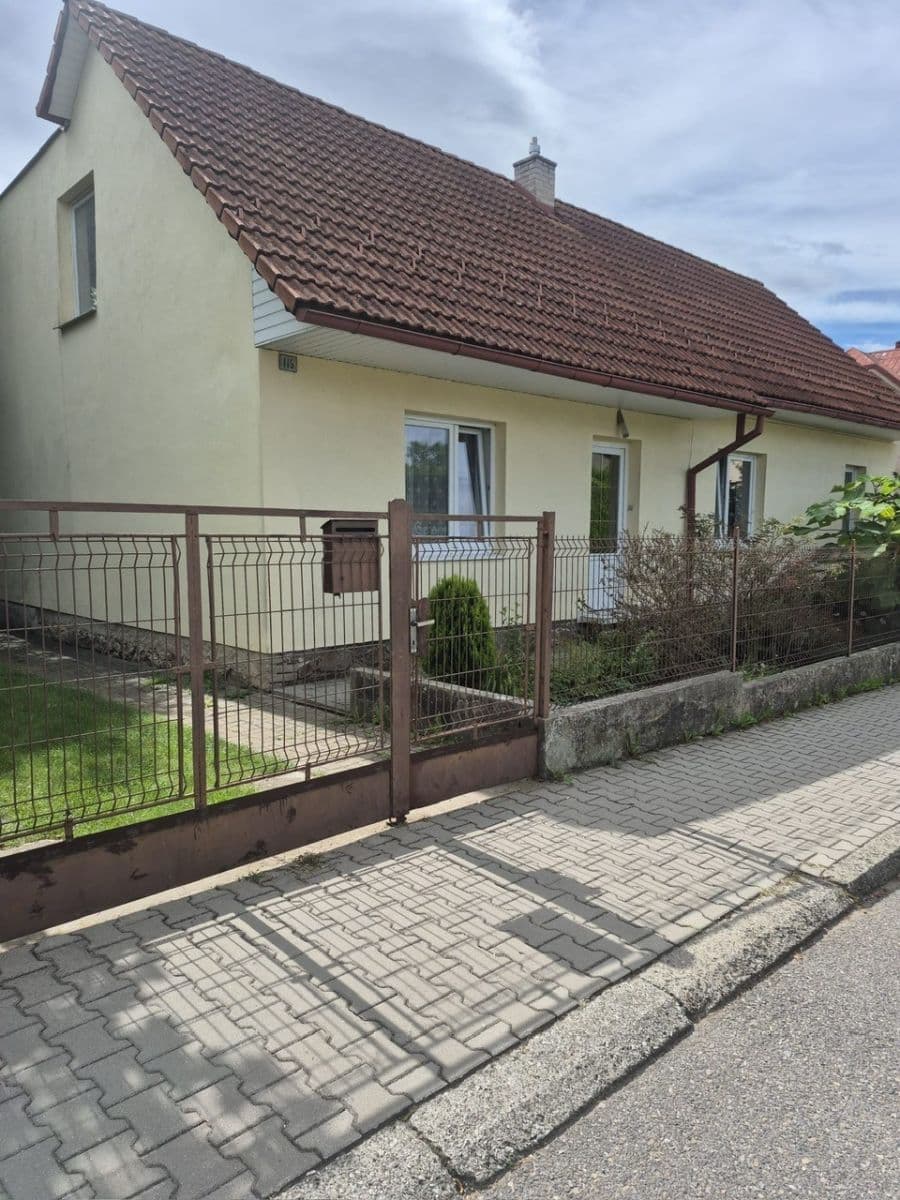 Pronájem domu 150 m², pozemek 1.000 m², Internátní, Třemošnice, Pardubický kraj Pronájem domu 150 m², pozemek 1.000 m², Internátní, Třemošnice, Pardubický kraj