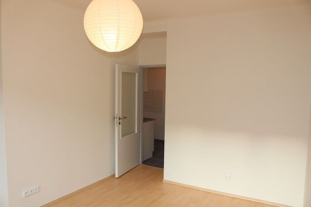 Pronájem bytu 1+kk 24 m², Jerevanská, Praha, Praha Pronájem bytu 1+kk 24 m², Jerevanská, Praha, Praha