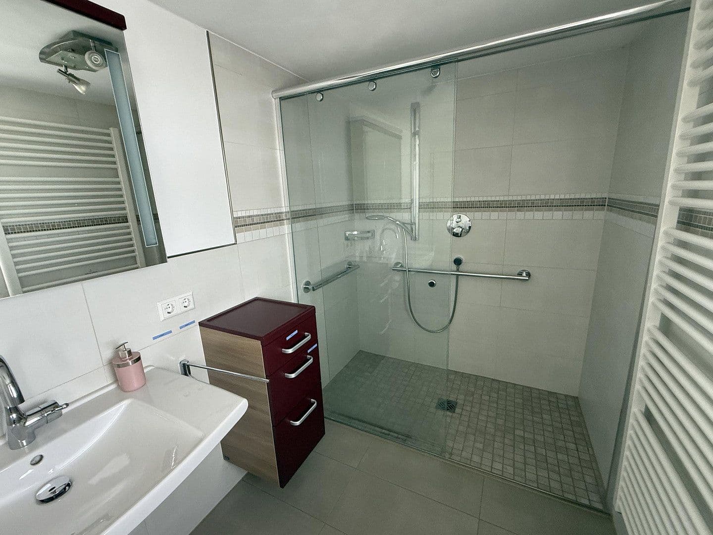 Prodej domu 161 m², pozemek 289 m², Hirschweg 3, Straubenhardt, Bádensko-Württembersko Prodej domu 161 m², pozemek 289 m², Hirschweg 3, Straubenhardt, Bádensko-Württembersko