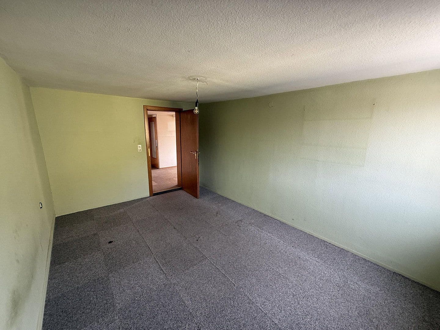 Prodej domu 161 m², pozemek 289 m², Hirschweg 3, Straubenhardt, Bádensko-Württembersko Prodej domu 161 m², pozemek 289 m², Hirschweg 3, Straubenhardt, Bádensko-Württembersko