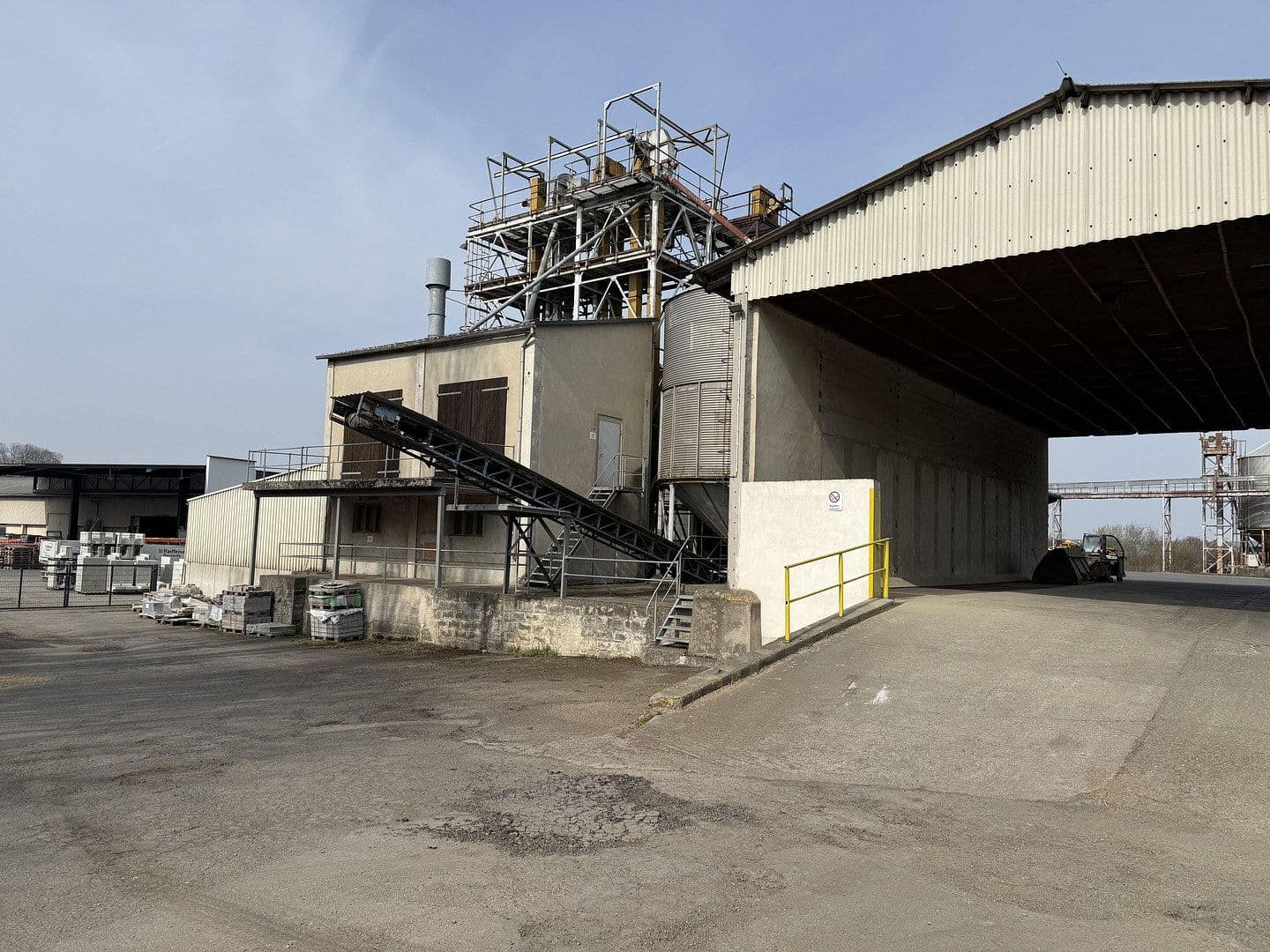 Prodej nebytového prostoru 28.000 m², Schleizer Straße 21 a, Neustadt an der Orla, Durynsko Prodej nebytového prostoru 28.000 m², Schleizer Straße 21 a, Neustadt an der Orla, Durynsko