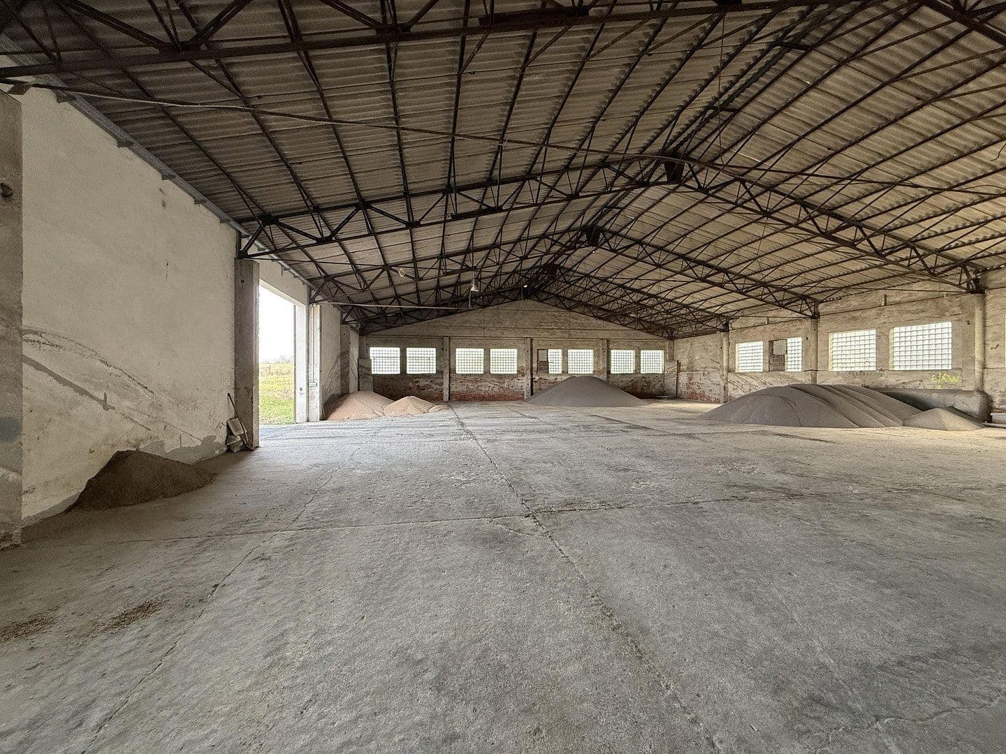 Prodej nebytového prostoru 28.000 m², Schleizer Straße 21 a, Neustadt an der Orla, Durynsko Prodej nebytového prostoru 28.000 m², Schleizer Straße 21 a, Neustadt an der Orla, Durynsko