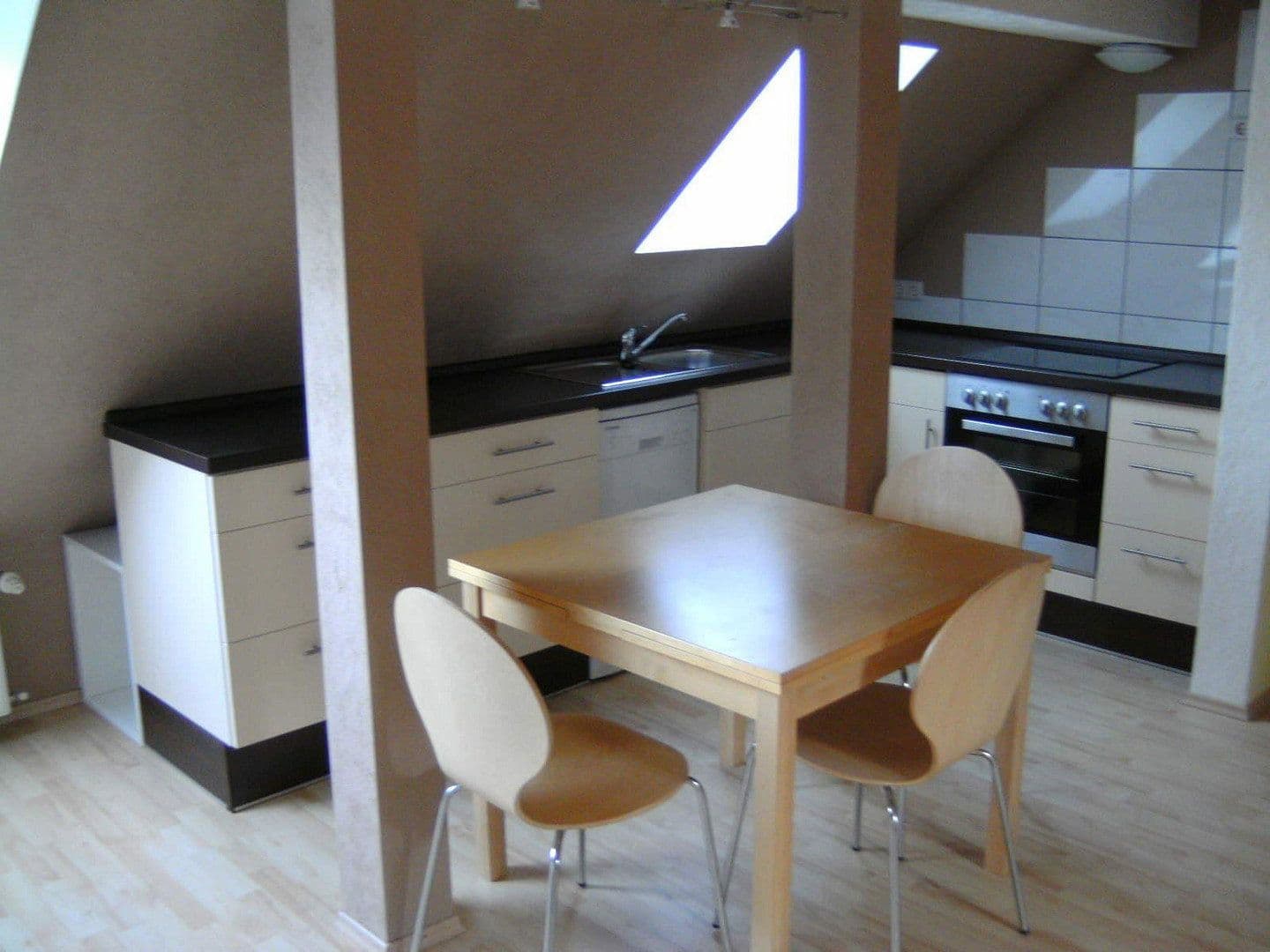 Pronájem bytu 2+1 55 m², Herxheim bei Landau/Pfalz, Porýní-Falc Pronájem bytu 2+1 55 m², Herxheim bei Landau/Pfalz, Porýní-Falc