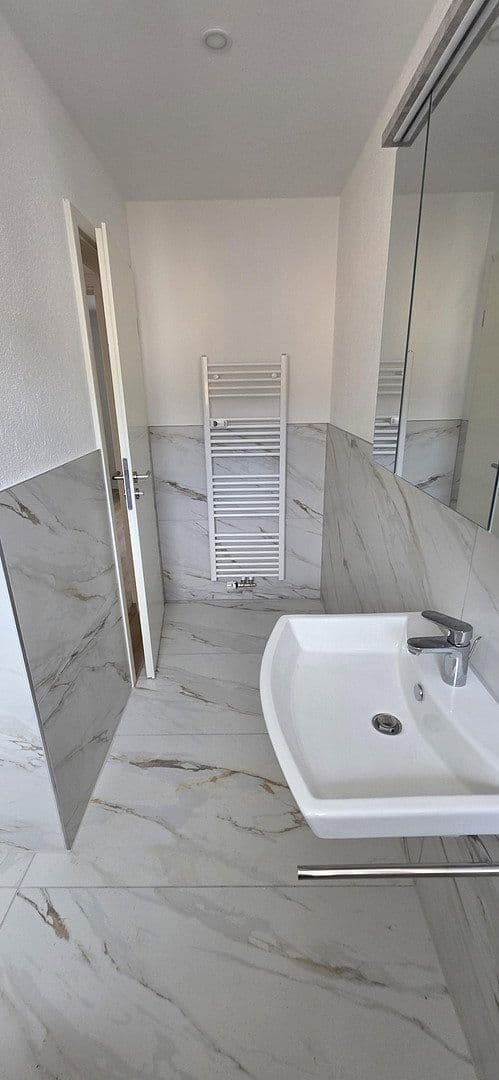 Pronájem bytu 3+1 72 m², Nibelungenstraße 701, Lautertal (Odenwald), Hessen Pronájem bytu 3+1 72 m², Nibelungenstraße 701, Lautertal (Odenwald), Hessen