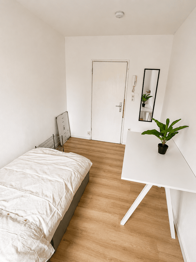 Pronájem bytu 1+1 11 m², Peter-Henlein-Straße 78, Nürnberg, Bavorsko Pronájem bytu 1+1 11 m², Peter-Henlein-Straße 78, Nürnberg, Bavorsko