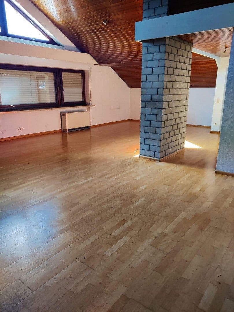Pronájem bytu 4+1 156 m², Bertholdstraße 14, Lahr/Schwarzwald, Bádensko-Württembersko Pronájem bytu 4+1 156 m², Bertholdstraße 14, Lahr/Schwarzwald, Bádensko-Württembersko