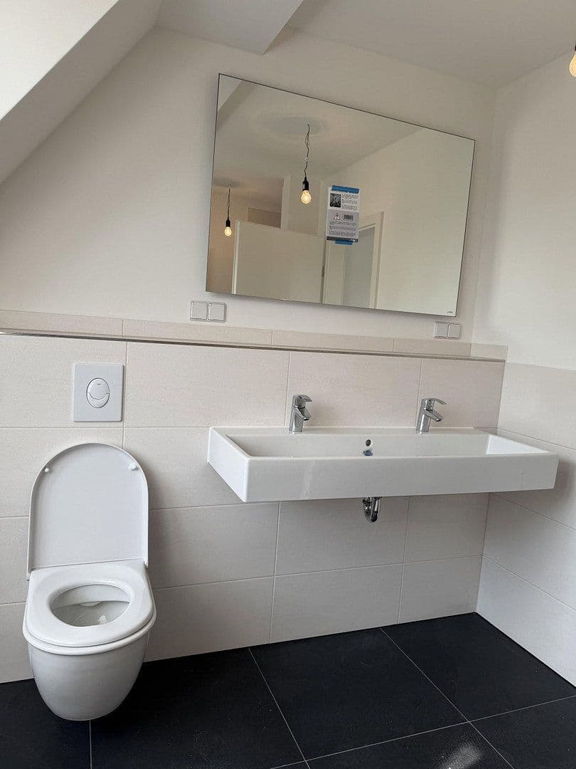 Pronájem bytu 3+1 115 m², Wilhelmstraße 4, Dallgow-Döberitz, Braniborsko Pronájem bytu 3+1 115 m², Wilhelmstraße 4, Dallgow-Döberitz, Braniborsko