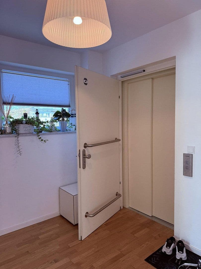 Pronájem bytu 3+1 119 m², Petzetstraße, München Obermenzing, Bavorsko Pronájem bytu 3+1 119 m², Petzetstraße, München Obermenzing, Bavorsko