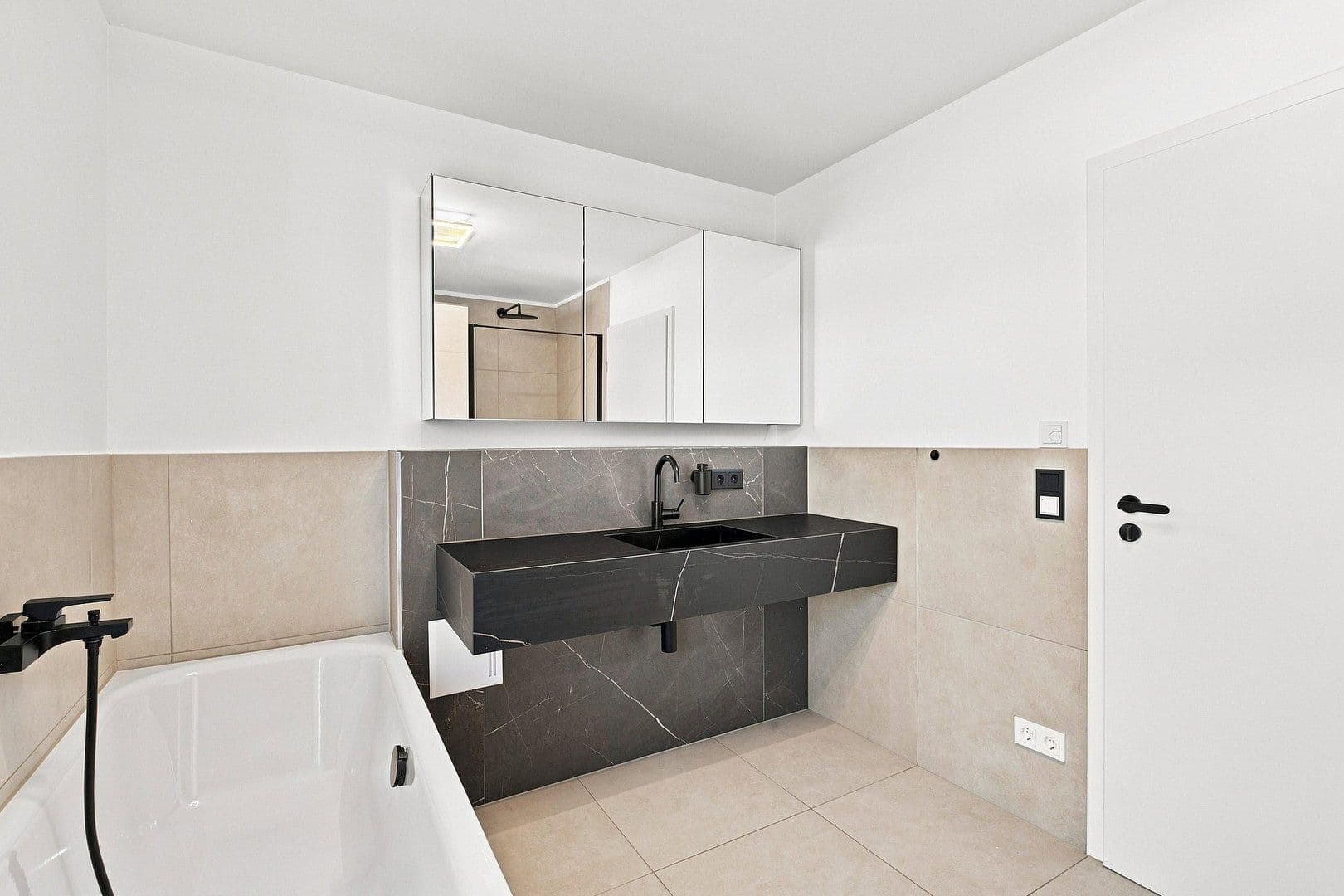 Prodej domu 140 m², pozemek 241 m², Goteboldstr. 48c, München, Bavorsko Prodej domu 140 m², pozemek 241 m², Goteboldstr. 48c, München, Bavorsko
