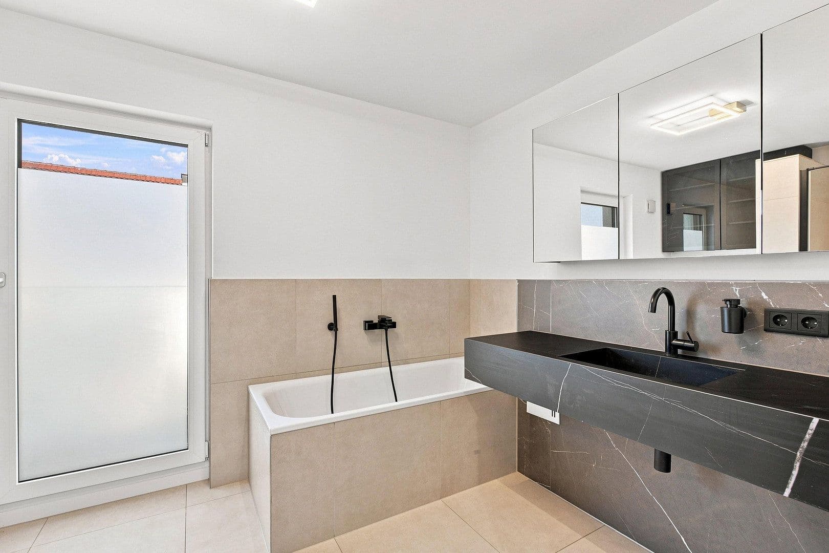 Prodej domu 140 m², pozemek 241 m², Goteboldstr. 48c, München, Bavorsko Prodej domu 140 m², pozemek 241 m², Goteboldstr. 48c, München, Bavorsko