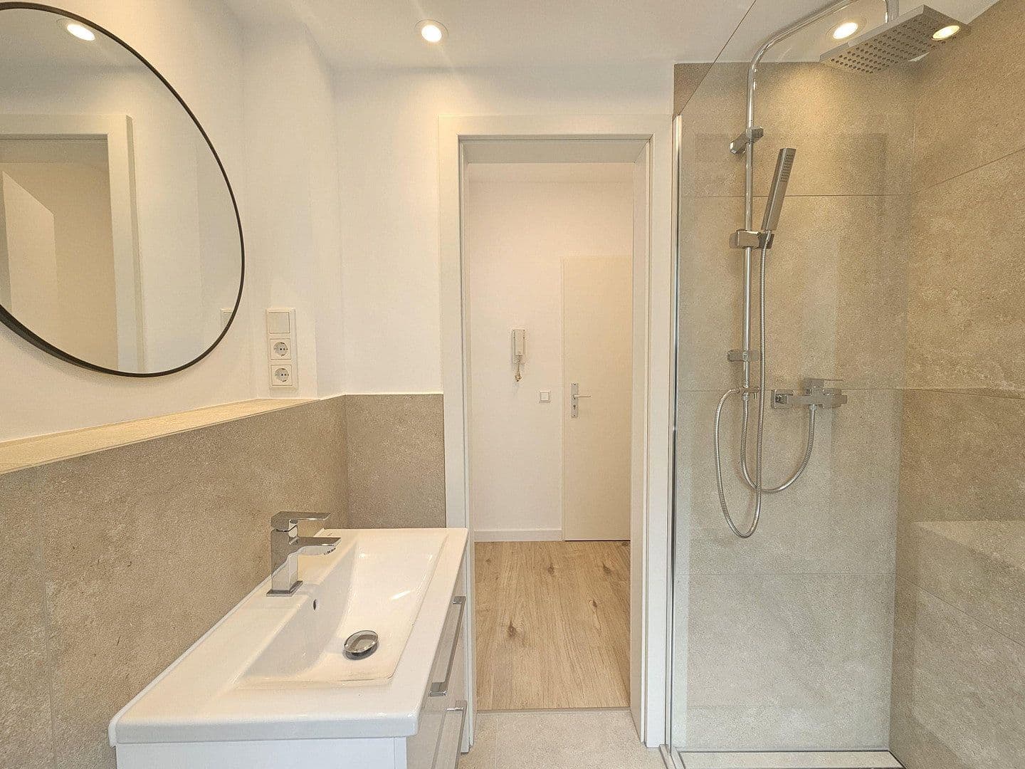 Pronájem bytu 1+1 35 m², Lorettostr. 60, Düsseldorf, Severní Porýní-Vestfálsko Pronájem bytu 1+1 35 m², Lorettostr. 60, Düsseldorf, Severní Porýní-Vestfálsko
