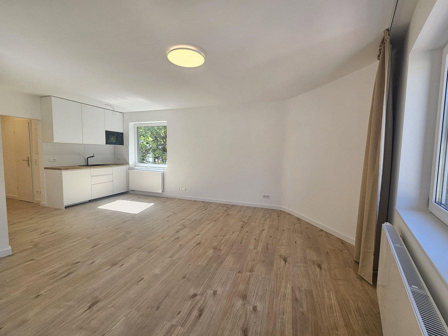 Pronájem bytu 1+1 35 m², Lorettostr. 60, Düsseldorf, Severní Porýní-Vestfálsko Pronájem bytu 1+1 35 m², Lorettostr. 60, Düsseldorf, Severní Porýní-Vestfálsko
