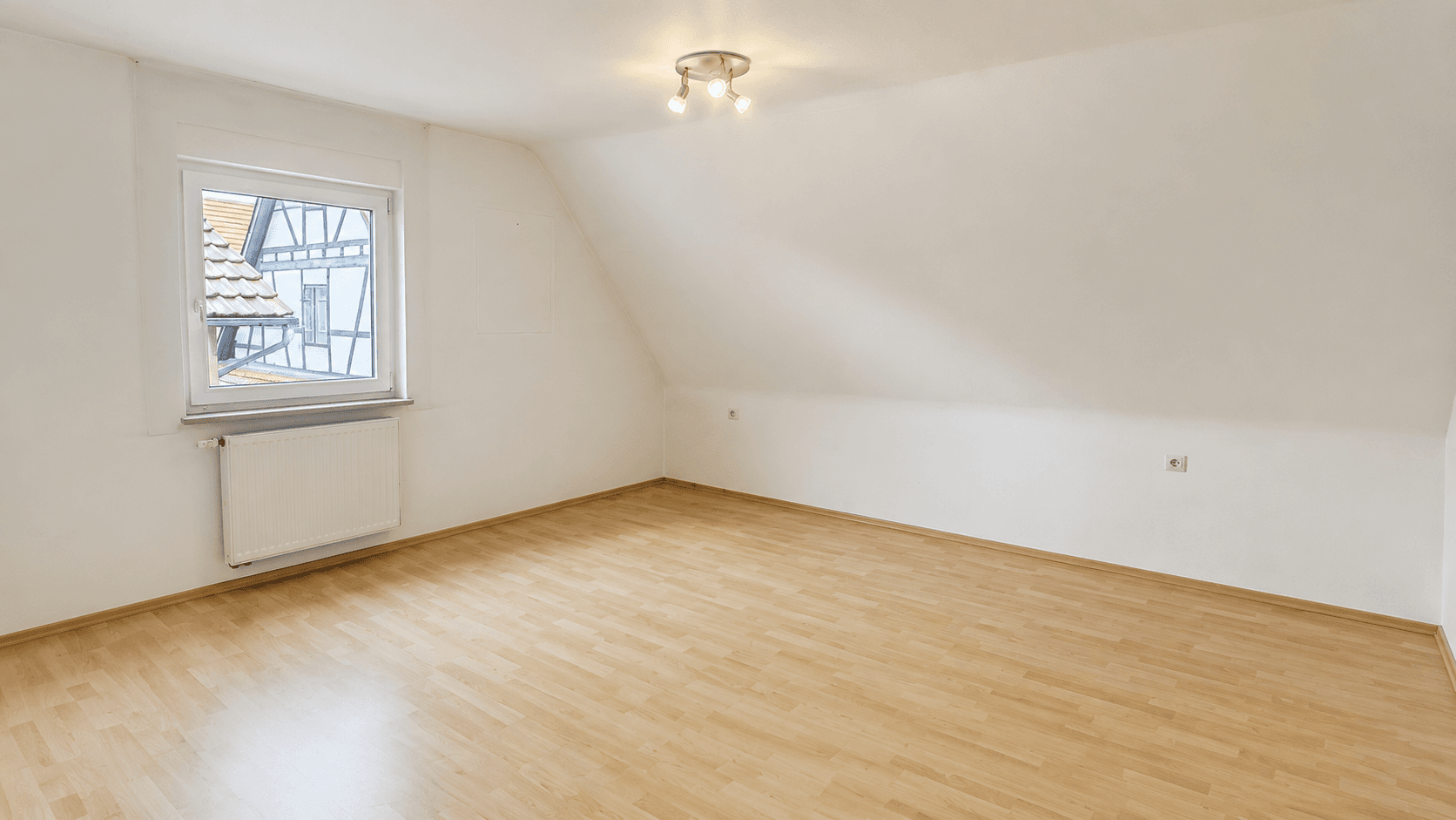 Prodej domu 160 m², pozemek 395 m², Wurmberg, Bádensko-Württembersko Prodej domu 160 m², pozemek 395 m², Wurmberg, Bádensko-Württembersko