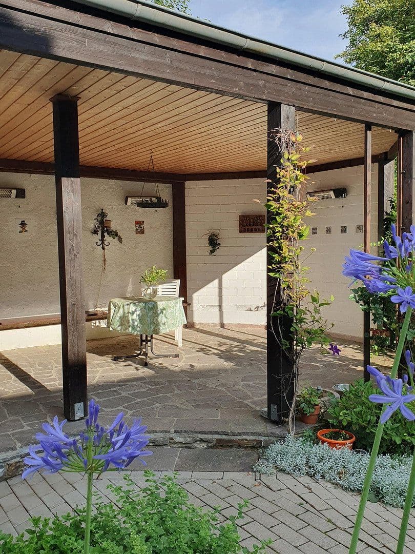 Prodej domu 315 m², pozemek 1.700 m², Koblenz, Porýní-Falc Prodej domu 315 m², pozemek 1.700 m², Koblenz, Porýní-Falc