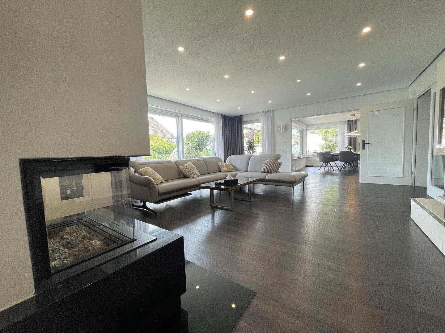 Prodej domu 401 m², pozemek 1.045 m², Dietenheim, Bádensko-Württembersko Prodej domu 401 m², pozemek 1.045 m², Dietenheim, Bádensko-Württembersko