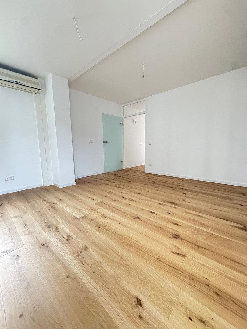 Pronájem bytu 3+1 75 m², Friedrichshafen, Bádensko-Württembersko Pronájem bytu 3+1 75 m², Friedrichshafen, Bádensko-Württembersko