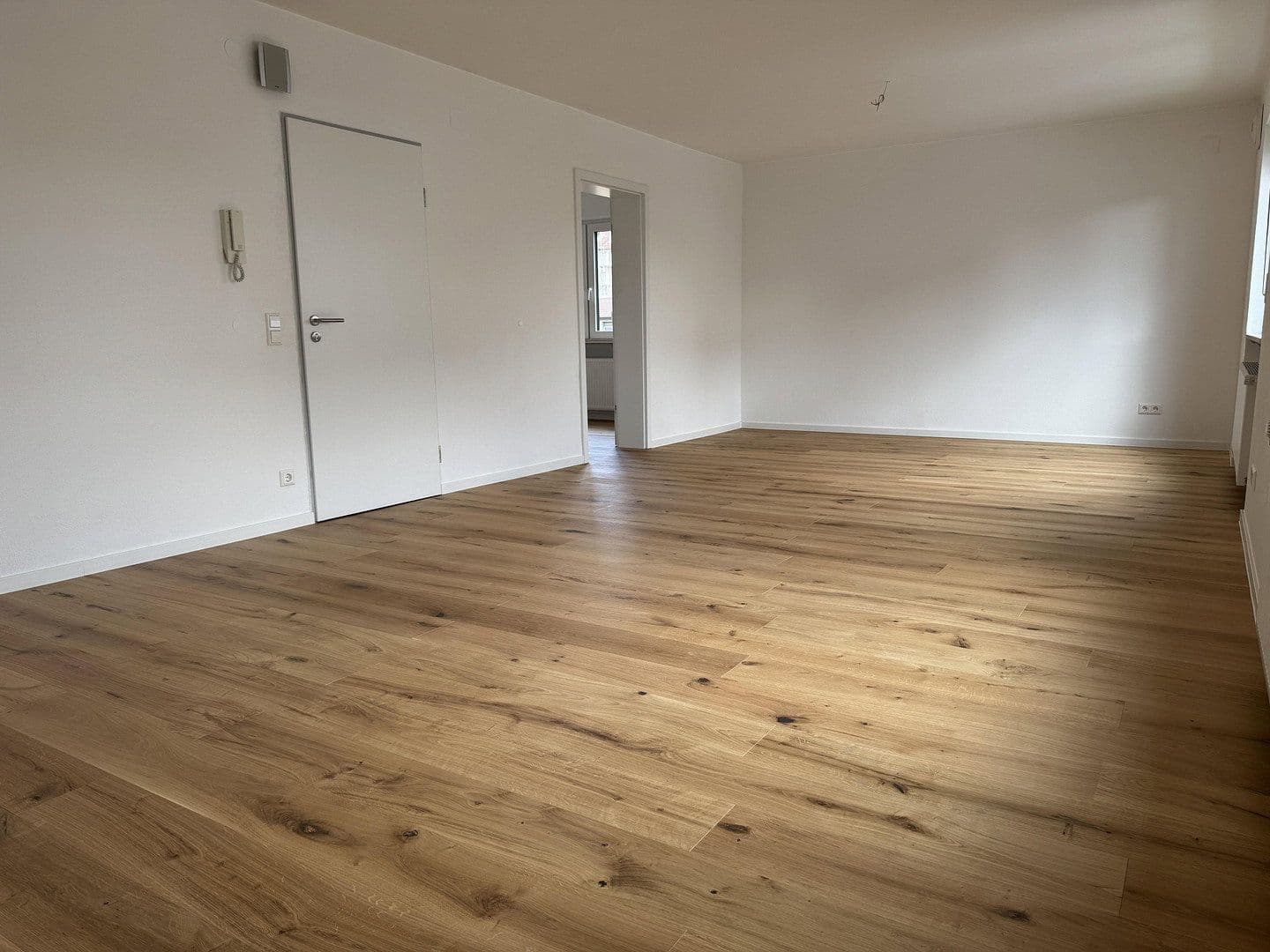 Pronájem bytu 3+1 75 m², Friedrichshafen, Bádensko-Württembersko Pronájem bytu 3+1 75 m², Friedrichshafen, Bádensko-Württembersko