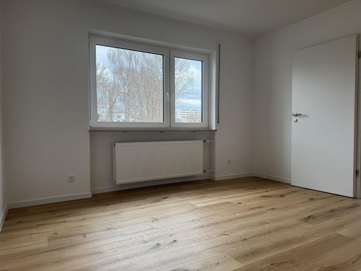 Pronájem bytu 3+1 75 m², Friedrichshafen, Bádensko-Württembersko Pronájem bytu 3+1 75 m², Friedrichshafen, Bádensko-Württembersko