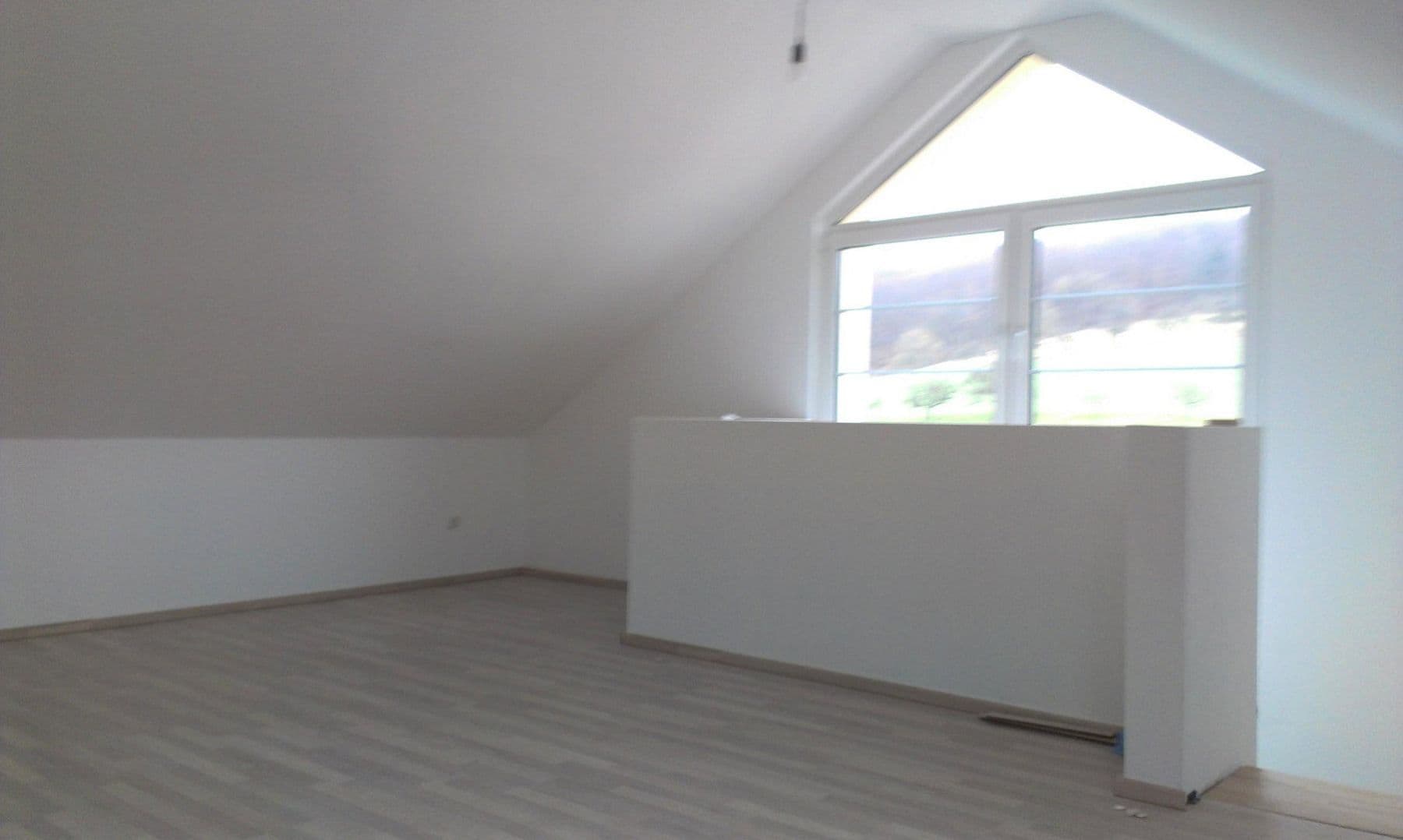 Prodej domu 160 m², pozemek 159 m², Gründau, Hessen Prodej domu 160 m², pozemek 159 m², Gründau, Hessen