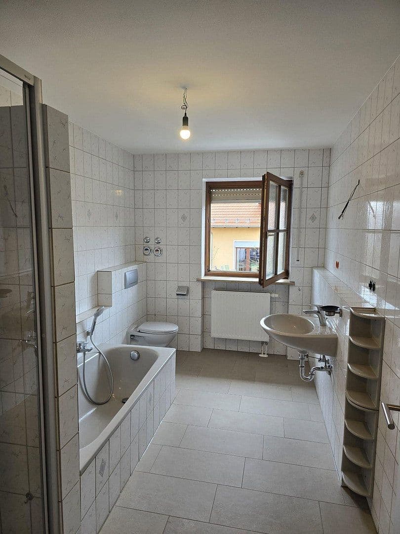 Pronájem bytu 4+1 111 m², Schloßstraße, Oberding/Notzing, Bavorsko Pronájem bytu 4+1 111 m², Schloßstraße, Oberding/Notzing, Bavorsko