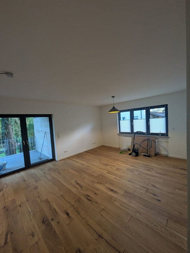 Pronájem bytu 4+1 110 m², Am Auweg 15, Frankfurt, Hessen Pronájem bytu 4+1 110 m², Am Auweg 15, Frankfurt, Hessen