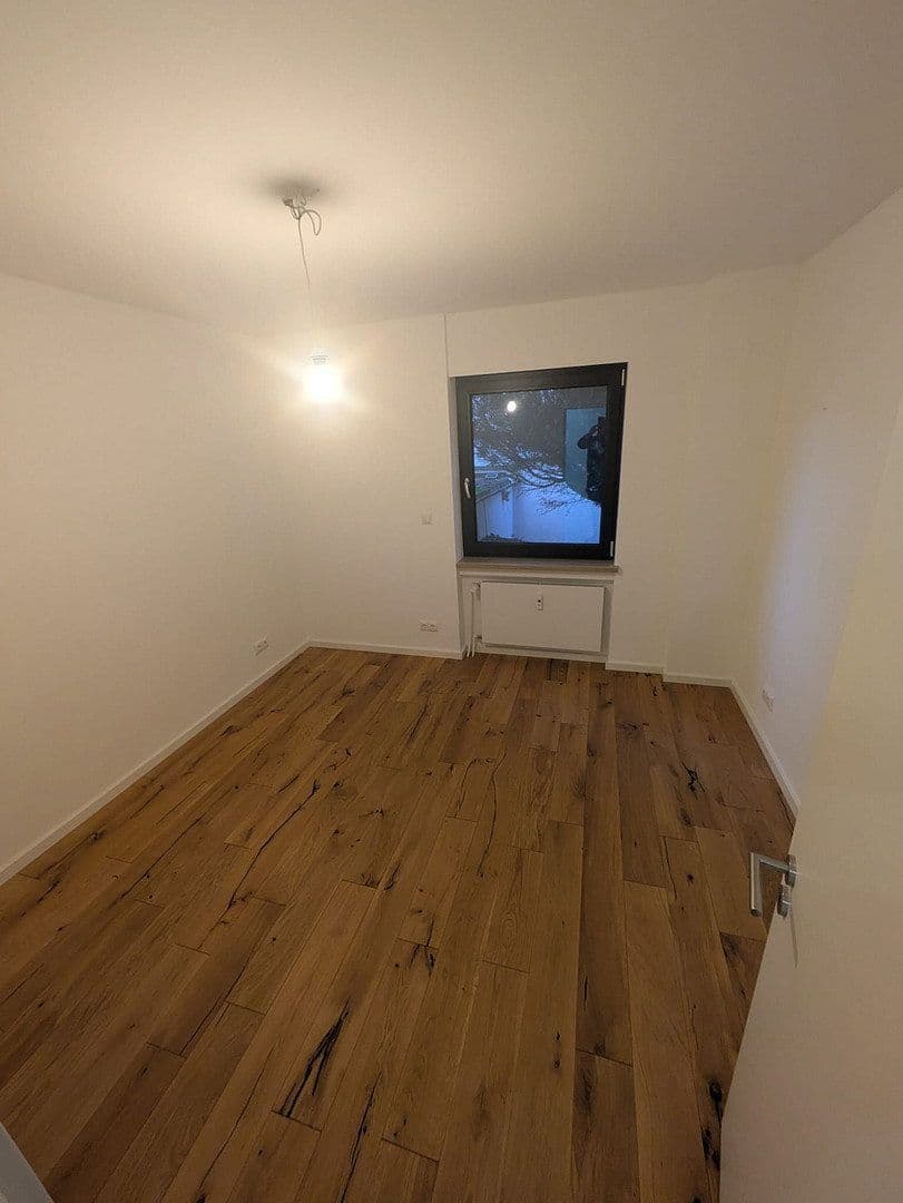 Pronájem bytu 4+1 110 m², Am Auweg 15, Frankfurt, Hessen Pronájem bytu 4+1 110 m², Am Auweg 15, Frankfurt, Hessen