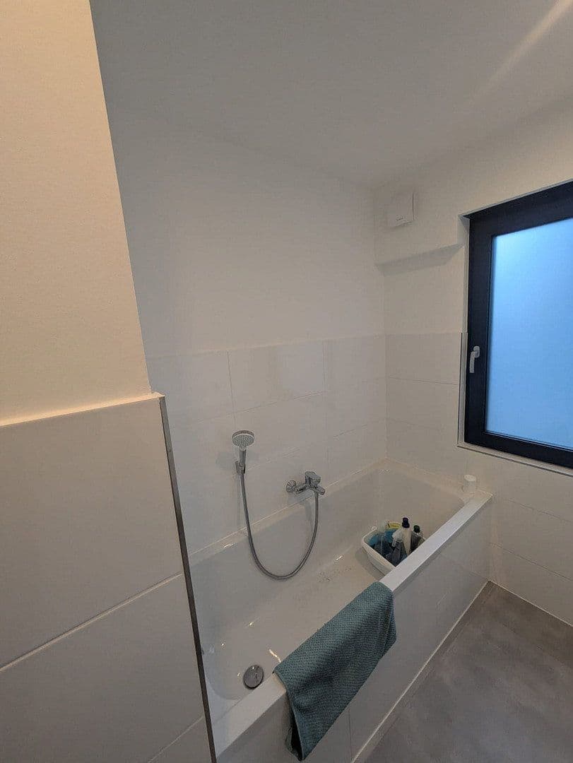 Pronájem bytu 4+1 110 m², Am Auweg 15, Frankfurt, Hessen Pronájem bytu 4+1 110 m², Am Auweg 15, Frankfurt, Hessen