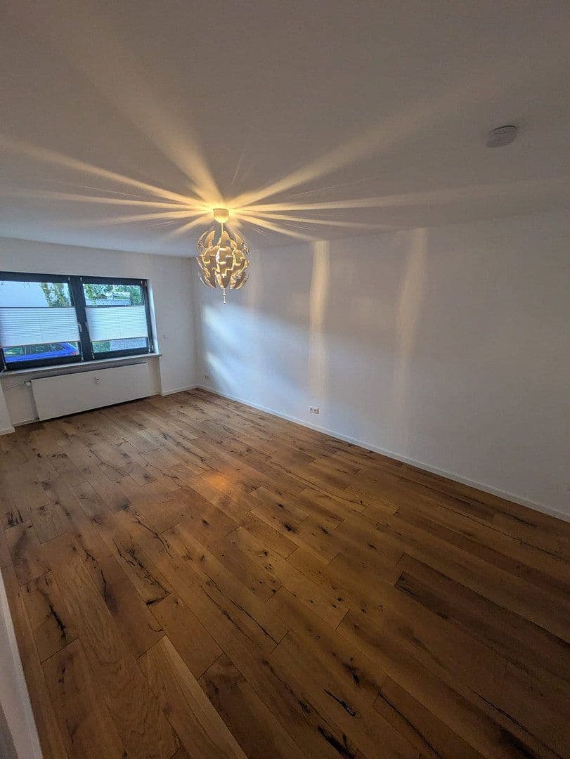 Pronájem bytu 4+1 110 m², Am Auweg 15, Frankfurt, Hessen Pronájem bytu 4+1 110 m², Am Auweg 15, Frankfurt, Hessen