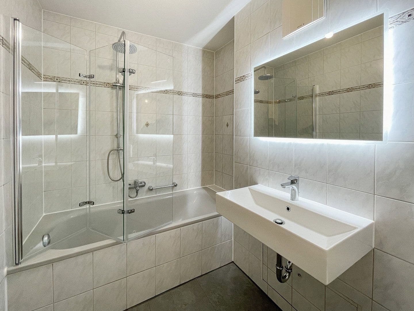 Pronájem bytu 2+1 59 m², Pasinger Str. 28, Planegg, Bavorsko Pronájem bytu 2+1 59 m², Pasinger Str. 28, Planegg, Bavorsko