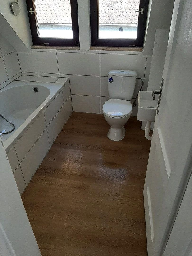 Pronájem bytu 6+1 100 m², Schönbrunn, Landshut, Bavorsko Pronájem bytu 6+1 100 m², Schönbrunn, Landshut, Bavorsko