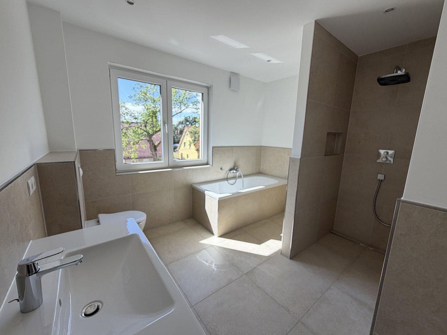 Prodej domu 143 m², pozemek 350 m², Seepromenade 40c, Falkensee, Braniborsko Prodej domu 143 m², pozemek 350 m², Seepromenade 40c, Falkensee, Braniborsko