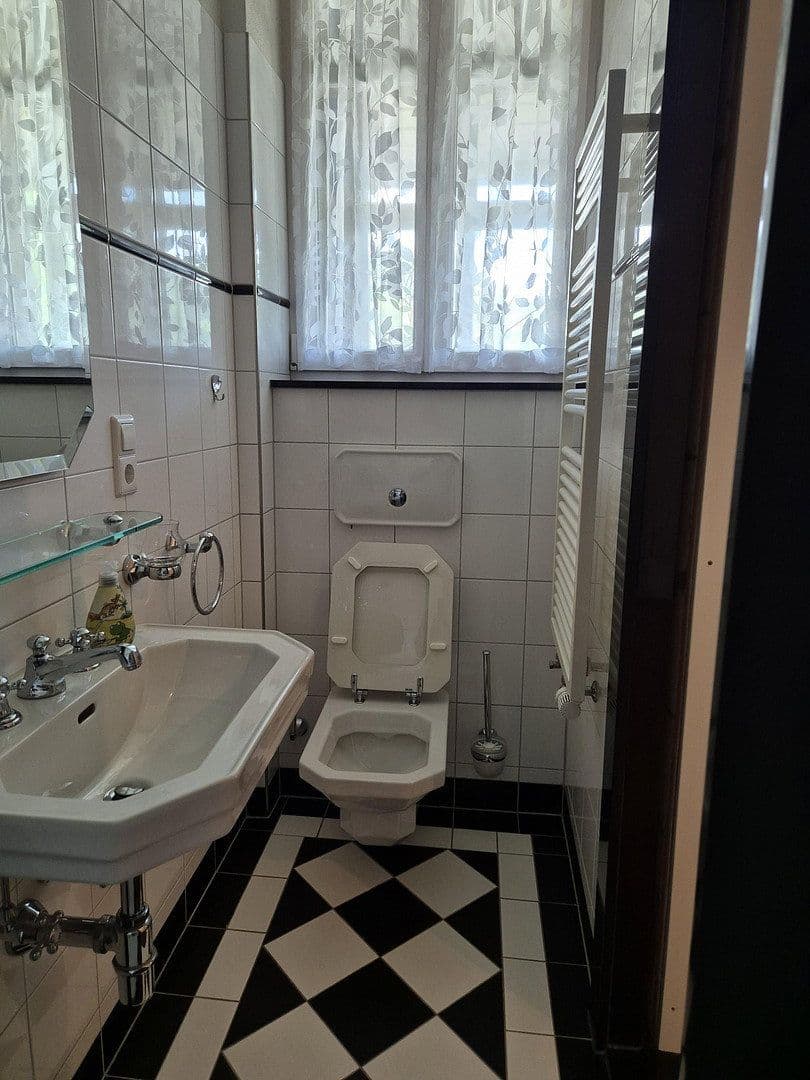 Prodej domu 350 m², pozemek 1.326 m², Schopfheim, Bádensko-Württembersko Prodej domu 350 m², pozemek 1.326 m², Schopfheim, Bádensko-Württembersko