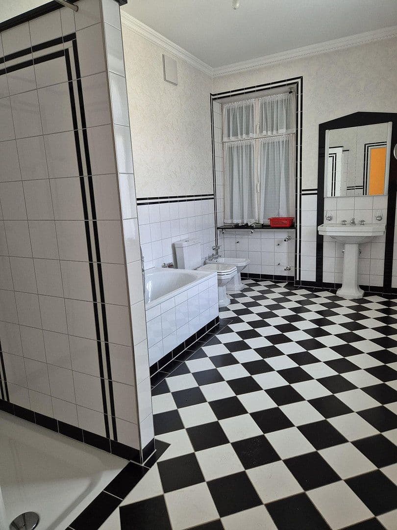 Prodej domu 350 m², pozemek 1.326 m², Schopfheim, Bádensko-Württembersko Prodej domu 350 m², pozemek 1.326 m², Schopfheim, Bádensko-Württembersko