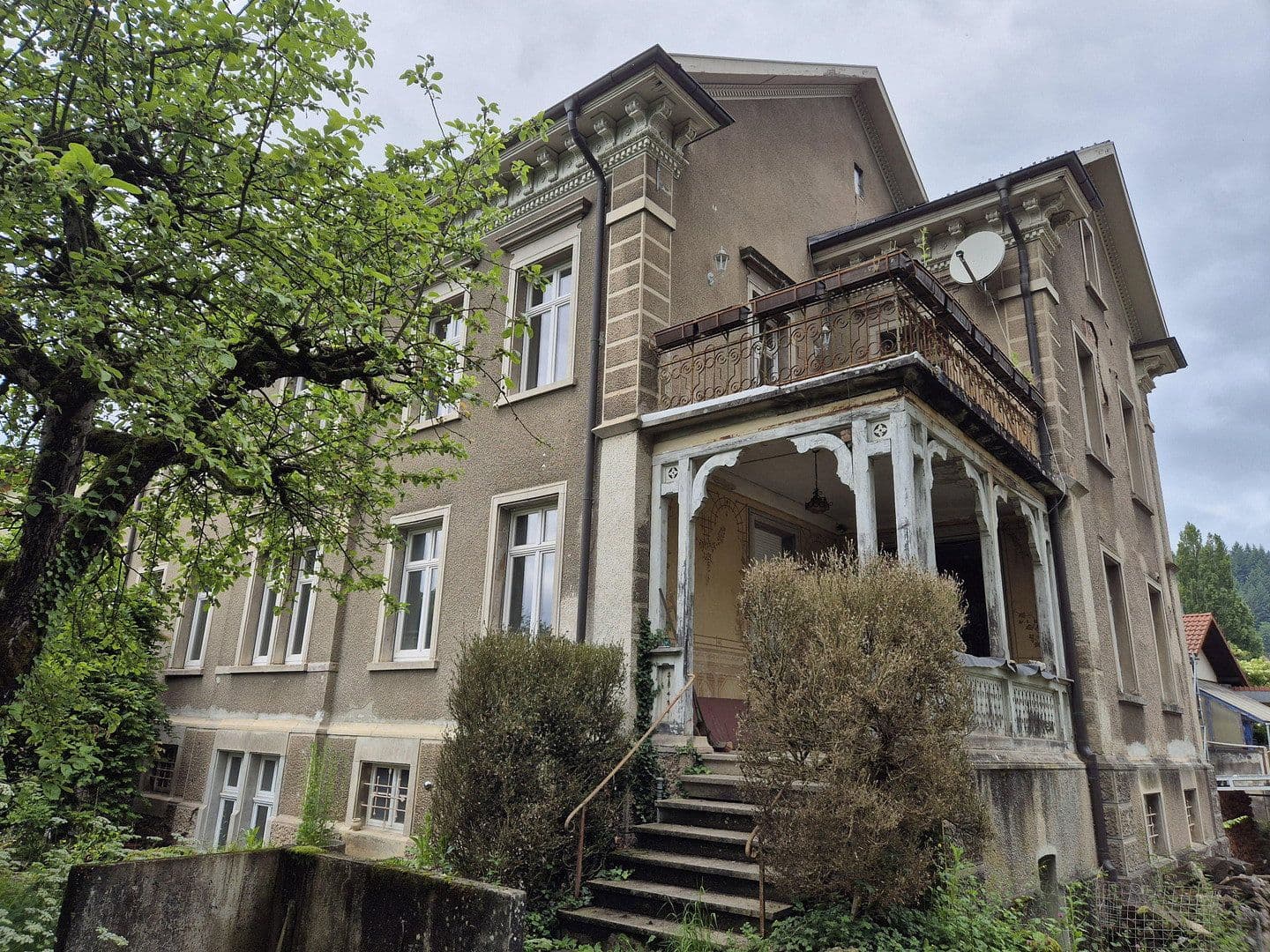 Prodej domu 350 m², pozemek 1.326 m², Schopfheim, Bádensko-Württembersko Prodej domu 350 m², pozemek 1.326 m², Schopfheim, Bádensko-Württembersko