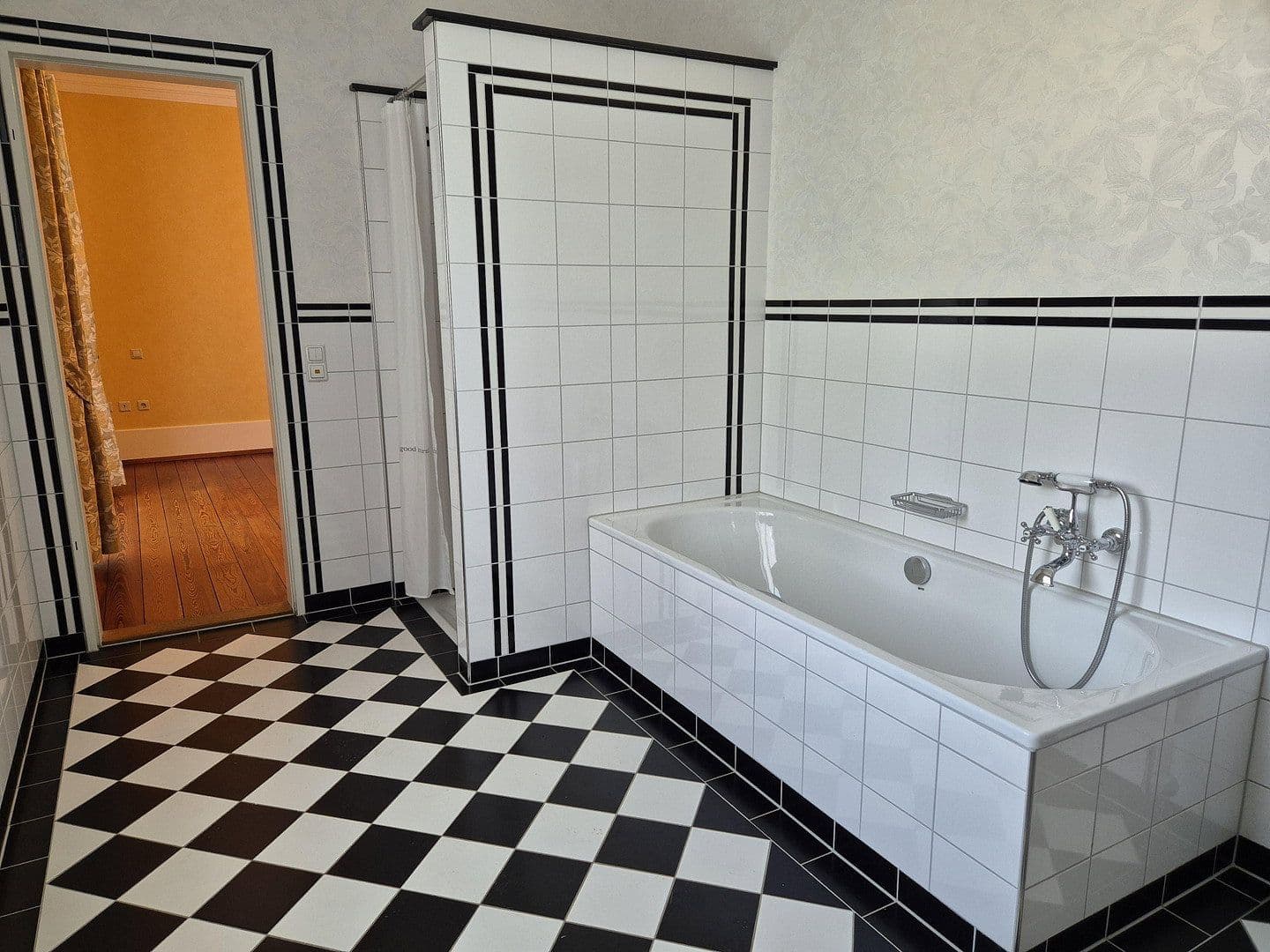 Prodej domu 350 m², pozemek 1.326 m², Schopfheim, Bádensko-Württembersko Prodej domu 350 m², pozemek 1.326 m², Schopfheim, Bádensko-Württembersko