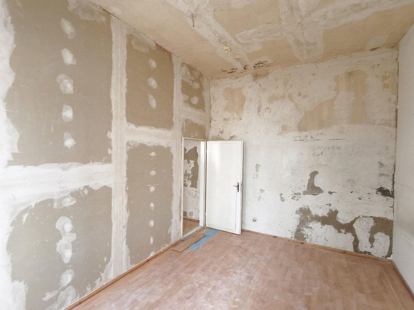 Prodej bytu 2+1 62 m², Emserstr. 76, Berlin, Berlín Prodej bytu 2+1 62 m², Emserstr. 76, Berlin, Berlín