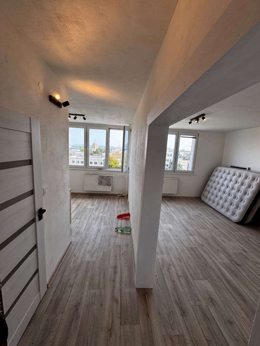 Pronájem bytu 1+1 55 m², Varenská, Ostrava, Moravskoslezský kraj Pronájem bytu 1+1 55 m², Varenská, Ostrava, Moravskoslezský kraj