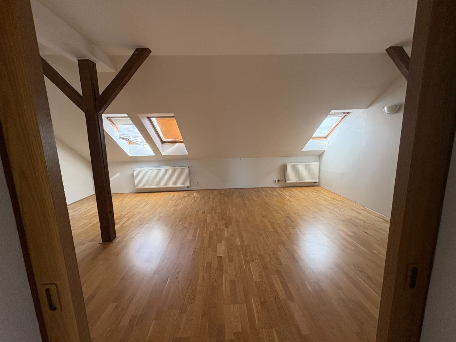 Pronájem bytu 5+1 200 m², Milešovská, Praha, Praha Pronájem bytu 5+1 200 m², Milešovská, Praha, Praha