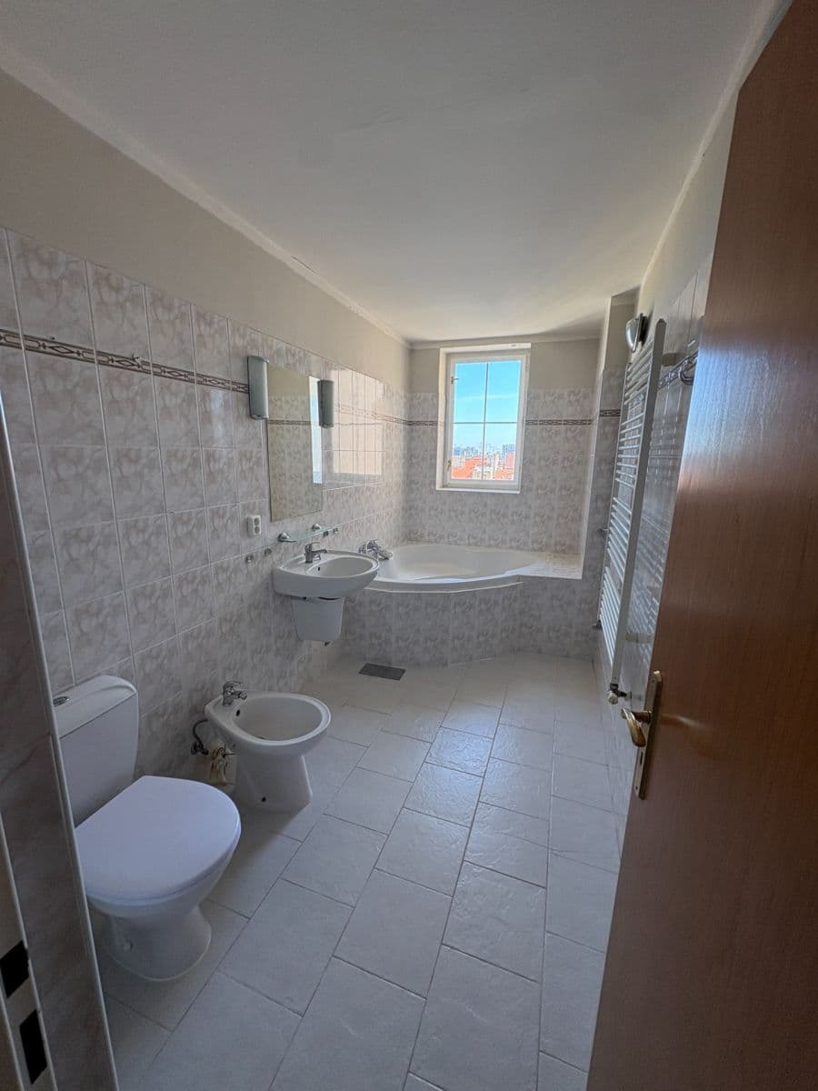 Pronájem bytu 5+1 200 m², Milešovská, Praha, Praha Pronájem bytu 5+1 200 m², Milešovská, Praha, Praha